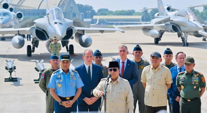 Presiden Republik Indonesia Prabowo Subianto dan Pesawat Tempur 2