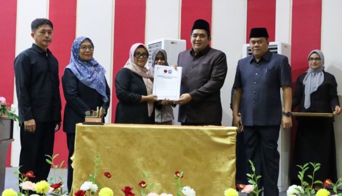 Roby menegaskan bahwa RTRW Roby menegaskan bahwa RTRW