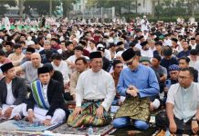 Salat Iduladha di Engku Putri Batam, Sekda Firmansyah Ajak Warga Perkuat Kepedulian Sosial Salat Iduladha di Engku Putri Batam, Sekda Firmansyah Ajak Warga Perkuat Kepedulian Sosial