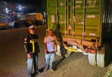 Satlantas Polresta Barelang Tindak Truk Trailer Tanpa Lampu Rem Saat Patroli Malam Satlantas Polresta Barelang Tindak Truk Trailer Tanpa Lampu Rem Saat Patroli Malam