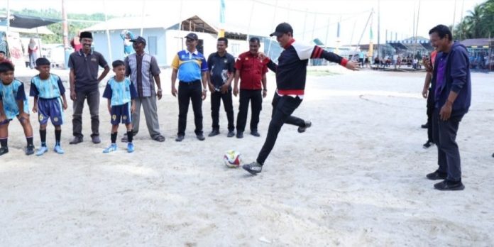 Sekda Anambas Buka Turnamen Mini Soccer U-12 Desa Liuk, Dorong Pembinaan Atlet Muda