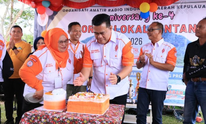 Sekda Ronny Kartika Ajak Peserta Trekking Jaga Alam dan Kekompakan di HUT ORARI Lokal Bintan Sekda Ronny Kartika Ajak Peserta Trekking Jaga Alam dan Kekompakan di HUT ORARI Lokal Bintan