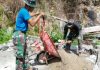 Semangat Goro TMMD ke-128, Personil Kodim Natuna dan Warga Bangun MCK di Anambas Semangat Goro TMMD ke-128, Personil Kodim Natuna dan Warga Bangun MCK di Anambas