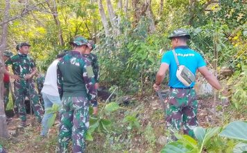 Semangat Personil Kodim Natuna dan Masyarakat Buka Jalan Baru di TMMD ke-128 Anambas Semangat Personil Kodim Natuna dan Masyarakat Buka Jalan Baru di TMMD ke-128 Anambas
