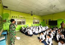 Semangat TMMD ke-128 Anambas, Anggota Beri Penyuluhan Bela Negara di SMP 1 Piasan Semangat TMMD ke-128 Anambas, Anggota Beri Penyuluhan Bela Negara di SMP 1 Piasan
