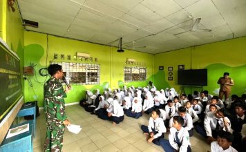 Semangat TMMD ke-128 Anambas, Anggota Beri Penyuluhan Bela Negara di SMP 1 Piasan Semangat TMMD ke-128 Anambas, Anggota Beri Penyuluhan Bela Negara di SMP 1 Piasan