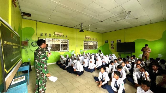 Semangat TMMD ke-128 Anambas, Anggota Beri Penyuluhan Bela Negara di SMP 1 Piasan