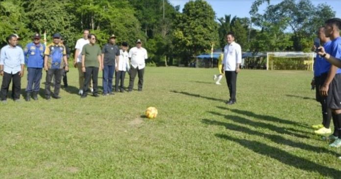 Wakil Bupati Anambas Buka Turnamen Sepak Bola HUT ke-15 Karang Taruna Bima Sakti Desa Putik