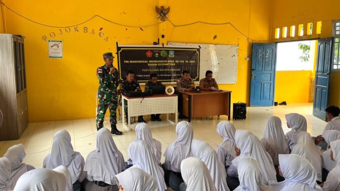 Sinergi TMMD 128 Kodim 0318 Natuna dan Bhabinkamtibmas Gelar Penyuluhan di SMA 1 Siantan Utara Sinergi TMMD 128 Kodim 0318 Natuna dan Bhabinkamtibmas Gelar Penyuluhan di SMA 1 Siantan Utara