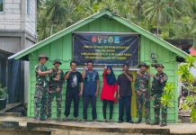 TMMD 128 Kodim 0318 Natuna Sukses Bedah Rumah Ibu Halifah di Kampung Mubur Kecil TMMD 128 Kodim 0318 Natuna Sukses Bedah Rumah Ibu Halifah di Kampung Mubur Kecil