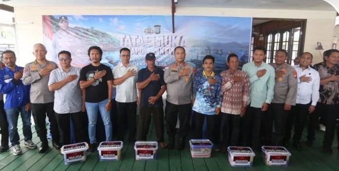 Temu ramah Kapolda Kepulauan Riau bersama masyarakat nelayan Anambas di Anambas Resort Raja Bayu Febri Gunadian, S.E., menghadiri acara temu ramah Kapolda Kepulauan Riau bersama masyarakat nelayan Anambas di Anambas Resort
