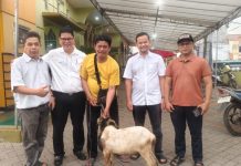 Perkuat Kebersamaan, HKBP Batam Centre Salurkan Hewan Kurban ke Tiga Masjid Toleransi antarumat Beragama, HKBP Batam Centre Serahkan Tiga Ekor Kambing Kurban