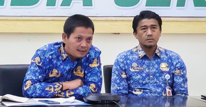 Wakil Bupati Anambas Hadiri Rapat Pemantapan Kampung Nelayan Bersama Gubernur Kepri Wakil Bupati Anambas Hadiri Rapat Pemantapan Kampung Nelayan Bersama Gubernur Kepri
