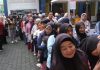 Pastikan Stabilitas Harga, Wawako Ariza Tinjau Operasi Pasar Murah di Bintan Center Wakil Wali Kota Tanjungpinang meninjau langsung pelaksanaan operasi pasar murah.