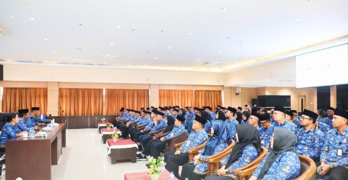 Wali Kota Batam, Amsakar Achmad, bersama Wakil Wali Kota Batam, Li Claudia Chandra Wali Kota Batam, Amsakar Achmad, bersama Wakil Wali Kota Batam, Li Claudia Chandra