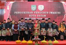 Erlita Kembali Jadi Ketua Ikatan Warga Kuantan Singingi Batam 2026-2031 Wali Kota Batam, Amsakar Achmad, mengukuhkan pengurus Ikatan Warga Kuantan Singingi