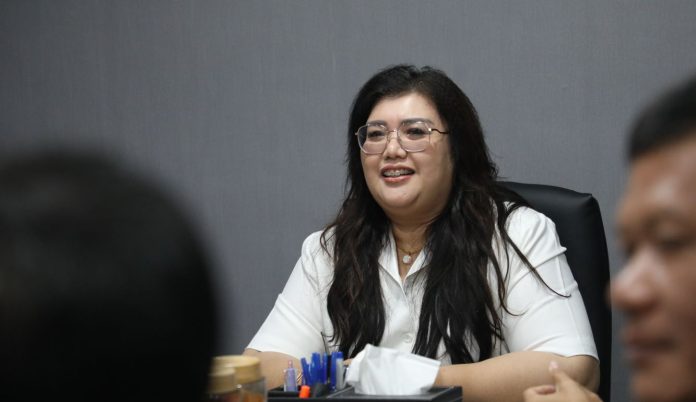 Anggota/Deputi Pelayanan Umum BP Batam, Ariastuty Sirait Lahan Bekas Tambang Pasir