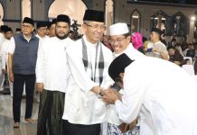 Amsakar Getarkan Hati Ribuan Jemaah Lewat Puisi “Jabal Uhud” di Peringatan Tahun Baru Islam 1448 H Amsakar Getarkan Hati Ribuan Jemaah Lewat Puisi "Jabal Uhud" di Peringatan Tahun Baru Islam 1448 H