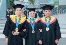 Azriel Hermansyah Raih Gelar Magister, Wisuda Bareng Anang dan Ashanty di UNAIR Azriel Hermansyah Raih Gelar Magister, Wisuda Bareng Anang dan Ashanty di UNAIR
