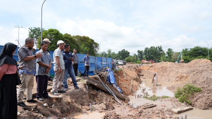 BP Batam Kebut Perbaikan Darurat Pipa Bocor di Jalur Simpang Plamo–Kepri Mall BP Batam Kebut Perbaikan Darurat Pipa Bocor di Jalur Simpang Plamo–Kepri Mall