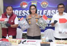 Ditresnarkoba Polda Kepri Bongkar 10 Kasus Narkotika dengan 13 Tersangka dan Sita Ribuan Cartridge Vape Etomidate Ditresnarkoba Polda Kepri Bongkar 10 Kasus Narkotika dengan 13 Tersangka dan Sita Ribuan Cartridge Vape Etomidate