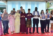 Bupati Aneng Sambut Wisatawan MV Odyssey, Kenalkan Pesona Bahari Anambas ke Dunia Bupati Aneng Sambut Wisatawan MV Odyssey, Kenalkan Pesona Bahari