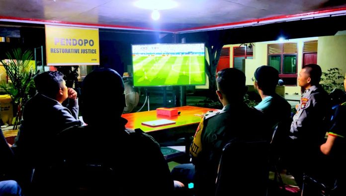 Dukung Instruksi Presiden dan Kapolri, Polsek Siantan Gelar Nobar Piala Dunia 2026 Guna Jaga Kamtibmas. Dukung Instruksi Presiden dan Kapolri, Polsek Siantan Gelar Nobar Piala Dunia 2026 Guna Jaga Kamtibmas.