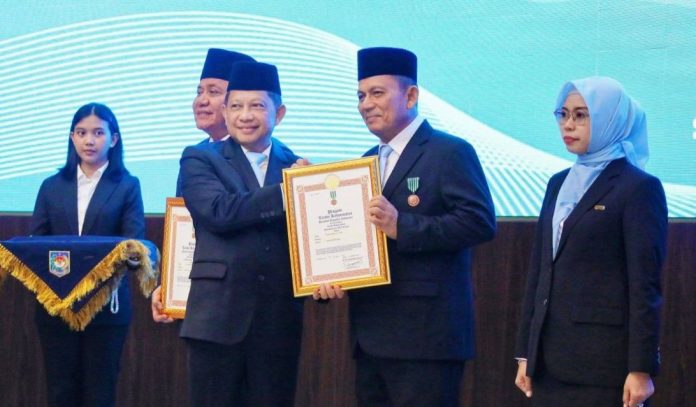 Gubernur Ansar Raih Satyalancana Wira Karya, Diakui Berjasa Kembangkan Sektor Perikanan Kepri Gubernur Ansar Raih Satyalancana Wira Karya, Diakui Berjasa Kembangkan Sektor Perikanan Kepri