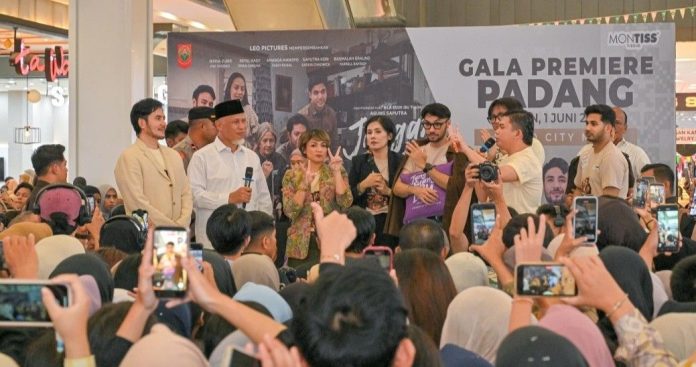 Gubernur Mahyeldi Nilai Film Jangan Buang Ibu Jadi Pengingat Pentingnya Bakti kepada Orang Tua
