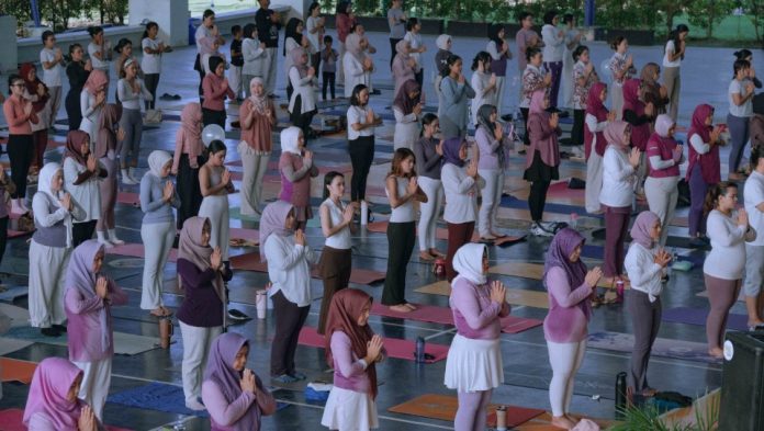 HARRIS Hotels Batam Ajak Ratusan Peserta Rayakan HARRIS Resort Waterfront Batam dan HARRIS Hotel Batam Center berkolaborasi dengan Pesona Yoga Studio menggelar perayaan Hari Yoga Internasional 2026