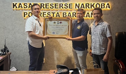 Kinerja Moncer Satresnarkoba Polresta Barelang Raih Penghargaan dari GARNIZUN Batam Kinerja Moncer Satresnarkoba Polresta Barelang Raih Penghargaan dari GARNIZUN Batam