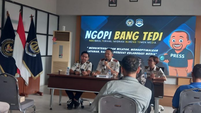 Kantor Imigrasi Kelas II TPI Tanjung Uban menggelar Ngobrol Perihal Imigrasi Bareng Teman Media
