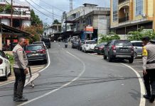 Kabel Menjuntai di Jalan Pantai Indah Bintan Timur Picu Kemacetan, Warga Minta Segera Diperbaiki Kabel Menjuntai di Jalan Pantai Indah Bintan Timur Picu Kemacetan, Warga Minta Segera Diperbaiki