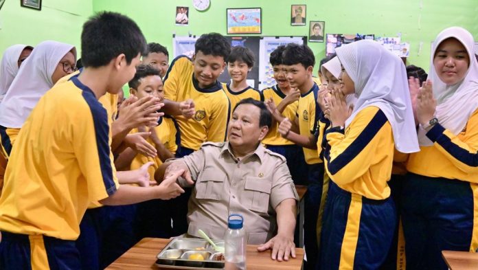 Komentar Siswa dan Siswi SMPN 111 Jakarta Usai Dikunjungi Presiden Prabowo Komentar Siswa dan Siswi SMPN 111 Jakarta Usai Dikunjungi Presiden Prabowo