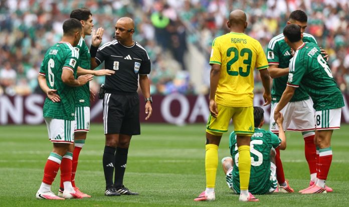 Kontroversi Wasit Wilton Sampaio Warnai Kemenangan Meksiko Kontroversi Wasit Wilton Sampaio Warnai Kemenangan Meksiko