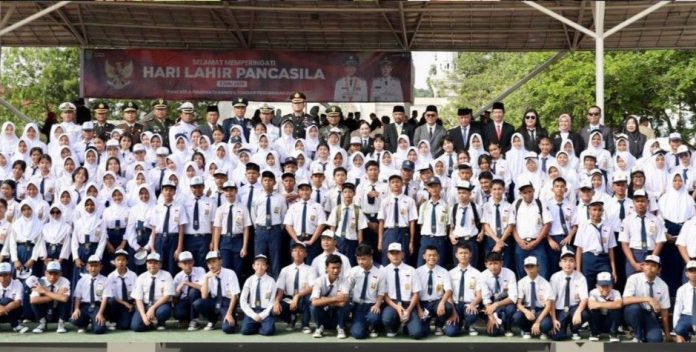 Pimpin Upacara Hari Lahir Pancasila, Li Claudia Ajak Warga Batam Perkuat Persatuan dan Jaga Kerukunan