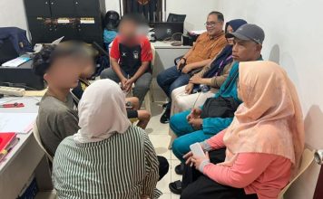 Polisi Bongkar Fakta Video Pocong Bawa Sajam di Batu Aji, Diduga Hanya Hoaks Hasil Rekayasa Digital Polisi Bongkar Fakta Video Pocong Bawa Sajam di Batu Aji, Diduga Hanya Hoaks Hasil Rekayasa Digital