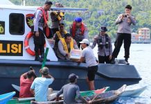 Polres Anambas Salurkan Bansos untuk Nelayan di Desa Sri Tanjung Sambut HUT Bhayangkara ke-80 Polres Anambas Salurkan Bansos untuk Nelayan di Desa Sri Tanjung Sambut HUT Bhayangkara ke-80