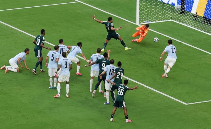 Uruguay Kehilangan Keunggulan, Arab Saudi Uruguay Kehilangan Keunggulan, Arab Saudi