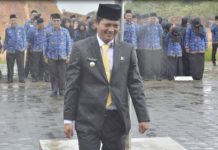 Diguyur Hujan Lebat, Wakil Bupati Anambas Tetap Pimpin Upacara Hari Lahir Pancasila 2026 Wakil Bupati Anambas Tetap Pimpin Upacara Hari Lahir Pancasila 2026