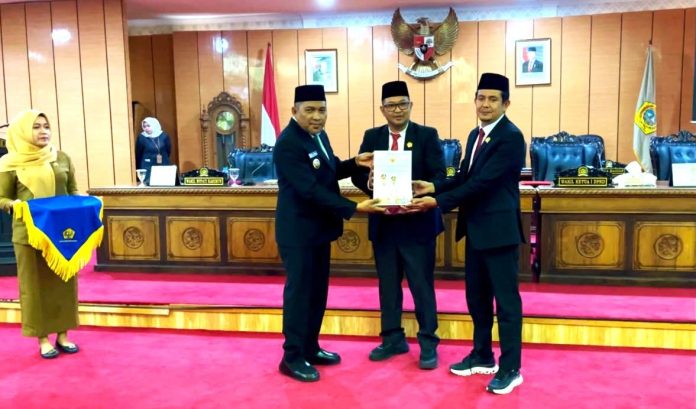 Wakil Bupati Karimun Roky Bawole dan DPRD Karimun Wakil Bupati Karimun Roky Bawole dan DPRD Karimun