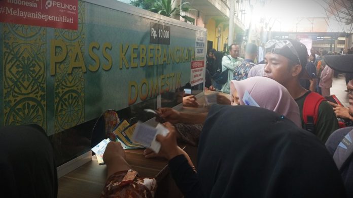 Penerapan sistem pembayaran nontunai via QRIS untuk pass masuk di Pelabuhan Domestik Tanjungbalai Karimu, kini tengah menuai sorotan tajam dari publik. Meski digitalisasi
