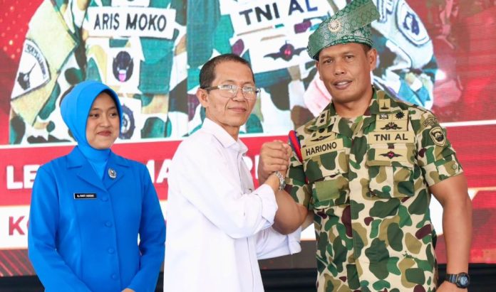Amsakar Ucapkan Bertugas Kepada Danyonif 10 Marinir Batam Letkol Marinir Hariyono Amsakar Ucapkan Bertugas Kepada Danyonif 10 Marinir Batam Letkol Marinir Hariyono