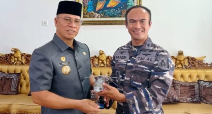 Bupati Kepulauan Anambas dan Danlanudal Matak