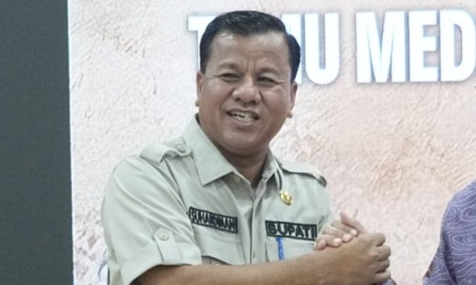 Bupati Kuansing Suhardiman Amby