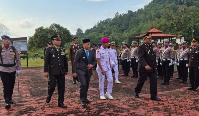 Bupati Lingga menghadiri Upacara Peringatan Hari Bhayangkara ke-80 Bupati Lingga menghadiri Upacara Peringatan Hari Bhayangkara ke-80