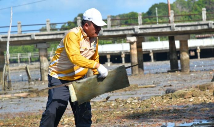 Gubernur Kepri Ansar Ahmad Pimpin Gotong Royong di Pulau Penyengat