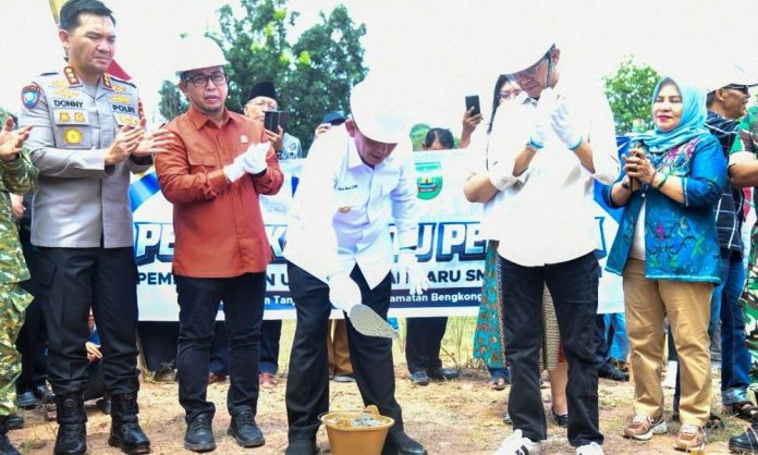 Gubernur Kepri ansar letakan batu pertama Gubernur Kepri ansar letakan batu pertama.