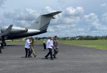 Menko Polkam dan KASAL Turun Langsung ke Natuna, Fokus Percepatan ZEEI dan Penguatan Kampung Nelayan Pesawat Gulfstream IV/SP PK-TWY yang membawa rombongan menyentuh landasan Baseops Lanud Raden Sadjad, Ranai
