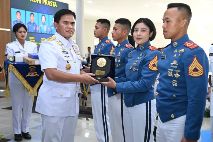 Penganugerahan Prestasi Taruna, dan Pembekalan kepada 229 Calon Perwira Remaja (Capaja) AAL Angkatan ke-72 Tahun 2026. Penganugerahan Prestasi Taruna, dan Pembekalan kepada 229 Calon Perwira Remaja (Capaja) AAL Angkatan ke-72 Tahun 2026.